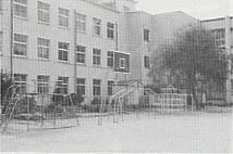 旧校舎の運動遊具