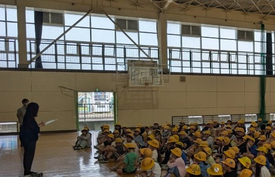 しっかり話を聞く三上っ子
