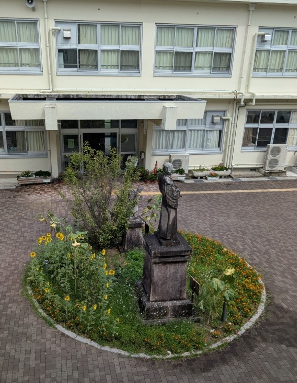 平兵衛さん花壇ひまわり1