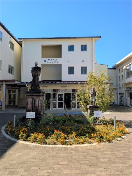 天保義民土川平兵衛像
