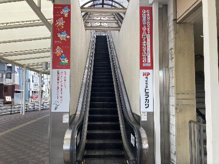 株式会社ヒラカワ滋賀事業所様_野洲駅北口エスカレーター柱写真