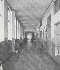 旧校舎の廊下