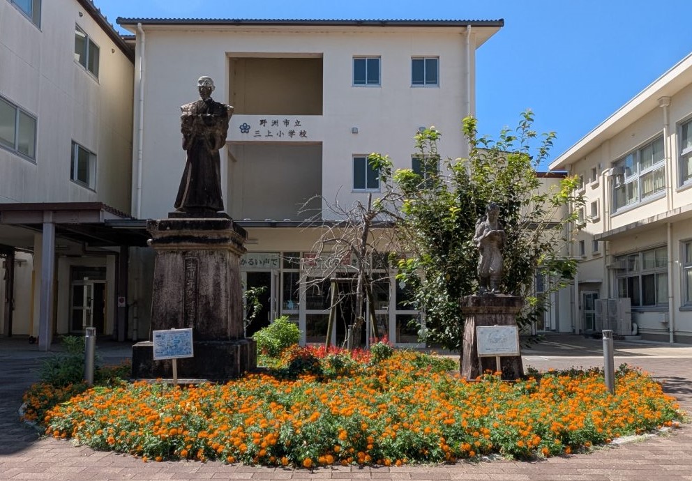 枝垂れ桜伐採前の平兵衛さん花壇