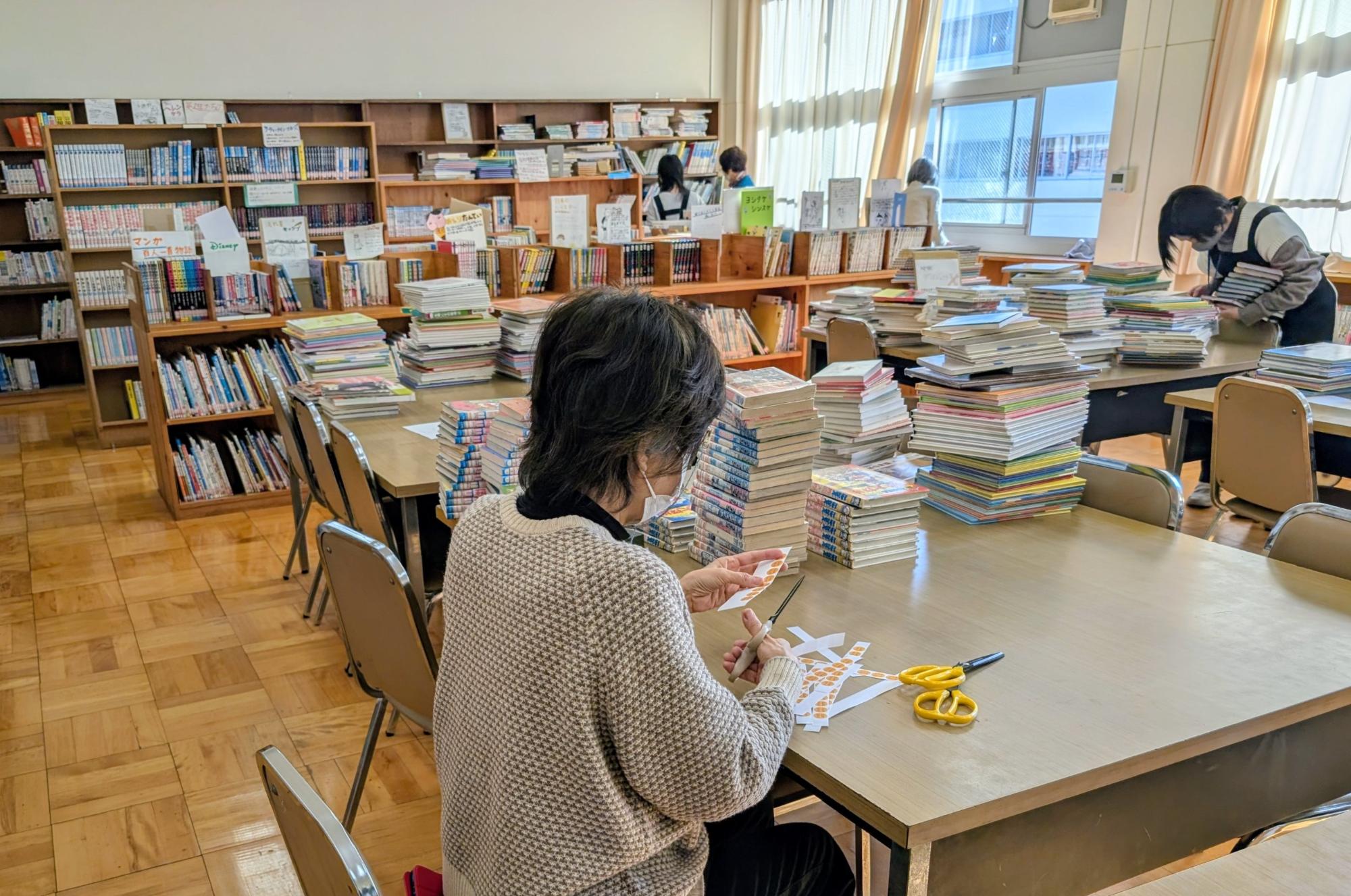 みかみっこ未来団図書室整備2